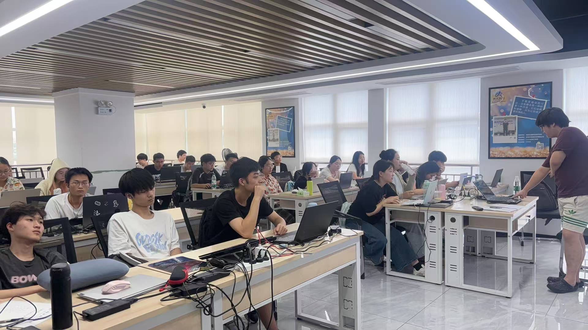 H3C培训课程内容跟得上大纲改版吗 更新机制 H3C培训课程内容跟得上大纲改版吗 更新机制