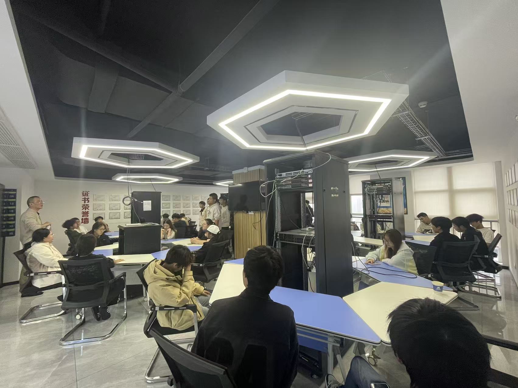 <strong>智慧交通项目建设需要网络人才吗</strong>
