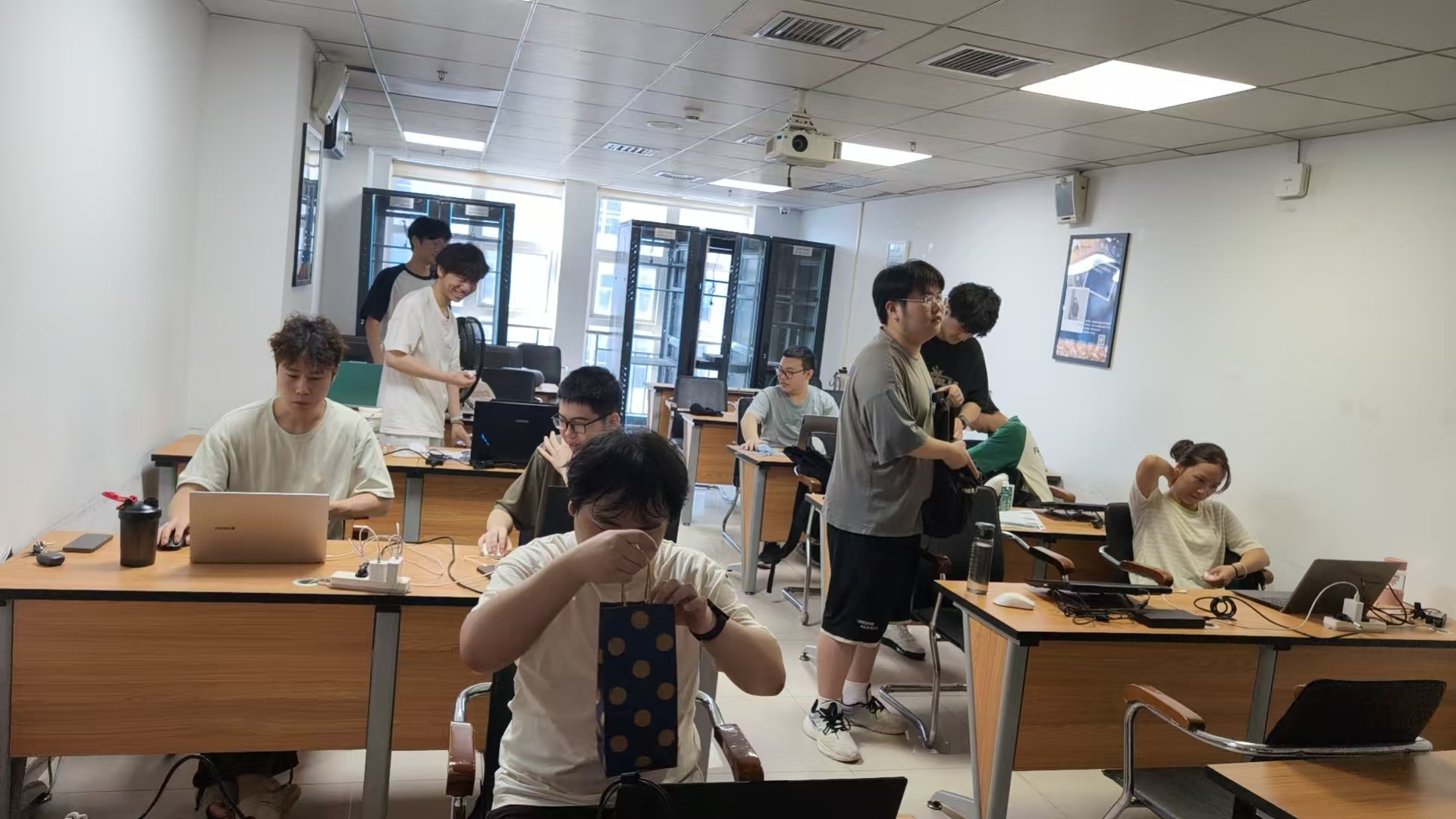 <b>应届生持H3CNE好找工作吗 起薪多少合适</b>